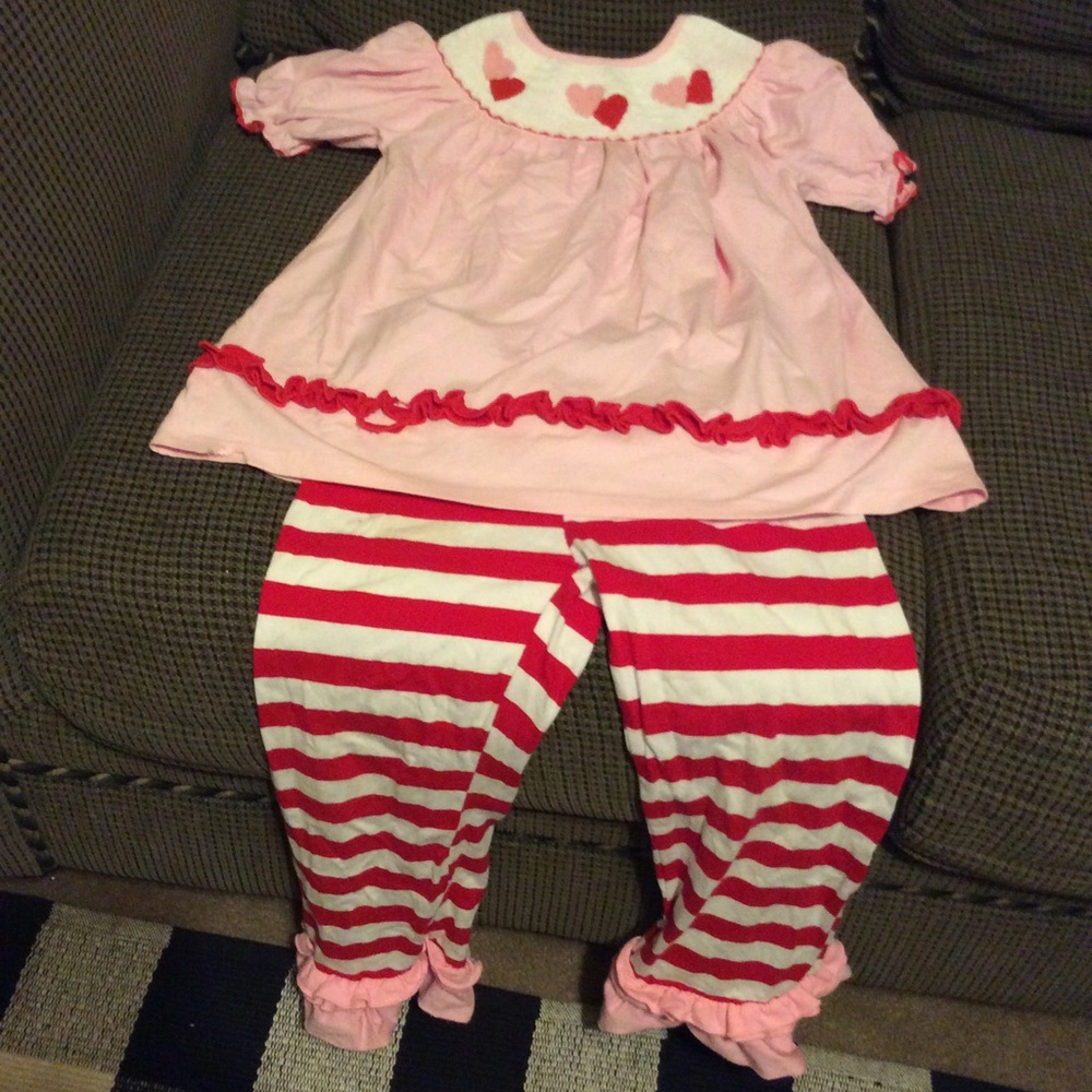 Southern Sass Smocks size 4 Valentine outfit
